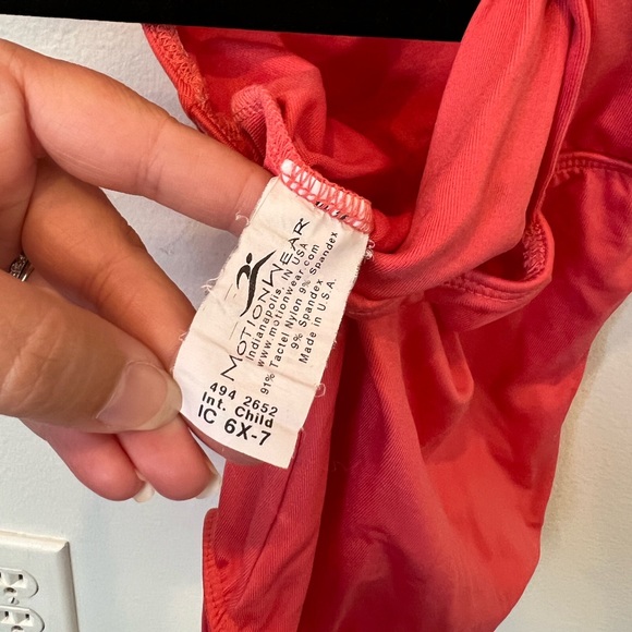 Motionwear kids ballet leotard, melon color, size 6x - Picture 6 of 7